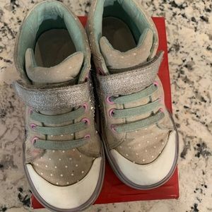 See Kai Run Peyton high top in silver mix
